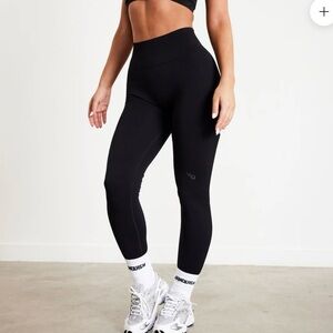 Vanquish Elevate Seamless Petite Black Leggings. Small